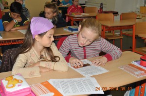žáci ZŠ Zdíkov při čtení o rekord